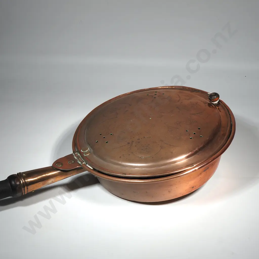 Antique Victorian Copper Bed Warming Pan w Ebonized Turned Wooden Handle Image 1++