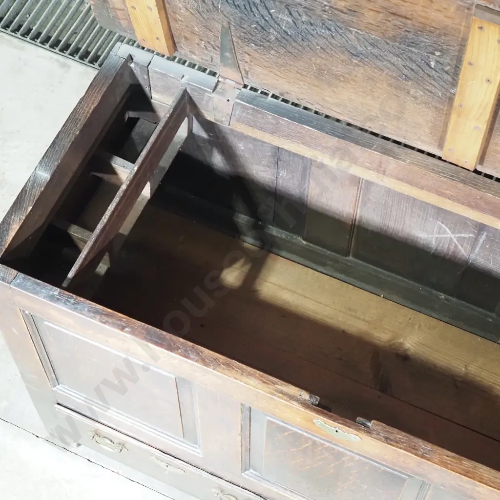 18th-Century Oak Dower Chest/Coffer w Lift up Lid Image 1++