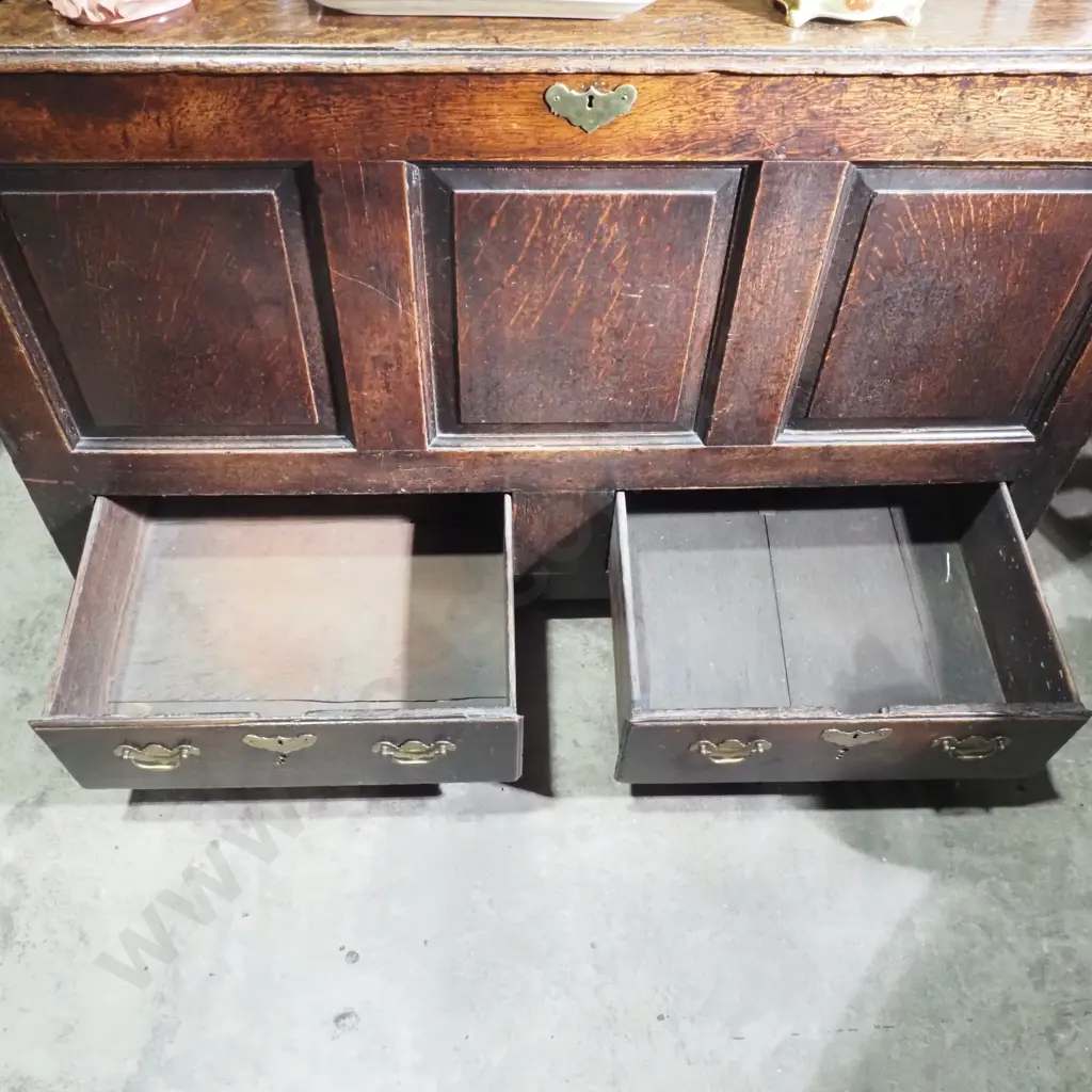 18th-Century Oak Dower Chest/Coffer w Lift up Lid Image 1++