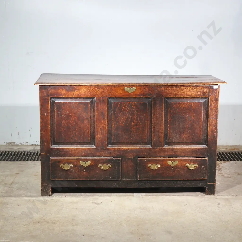 18th-Century Oak Dower Chest/Coffer w Lift up Lid Image 1++