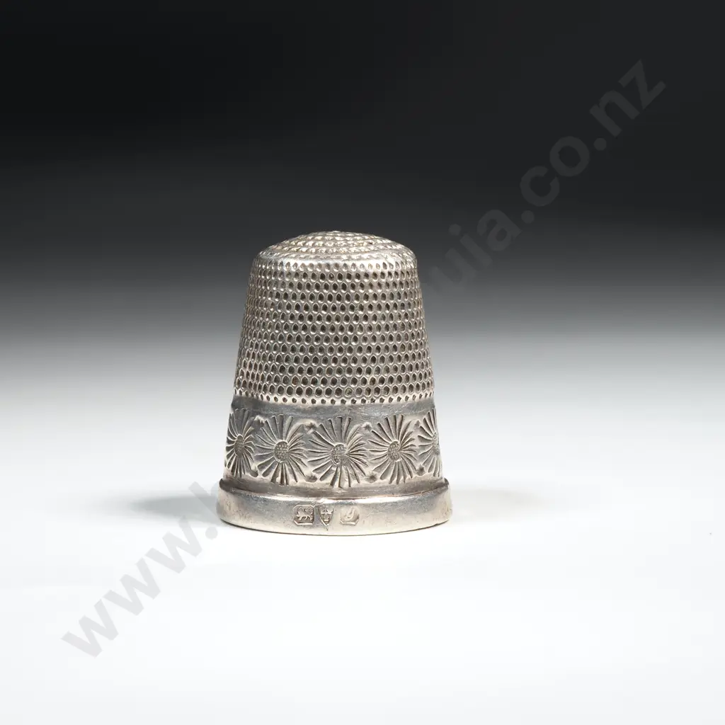 Sterling Silver Thimble - Chester 1924 Image 1++