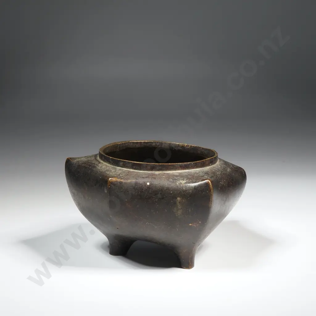 Pleasant Oriental Small Bronze Vase Image 1++