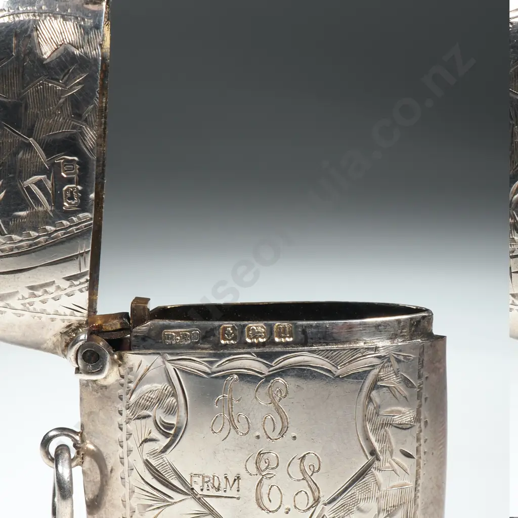 Sterling Silver Vesta Case - Hallmarked for Birmingham 1919 Image 1++