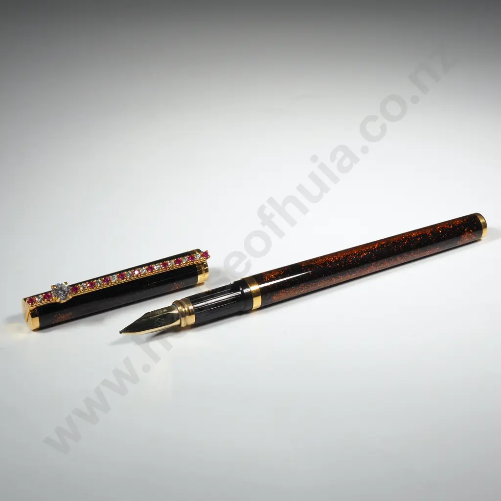Vintage S.T Dupont Fountain Pen from "Laque De Chine" Collection Featuring the Poudre D'Or Design Image 1++