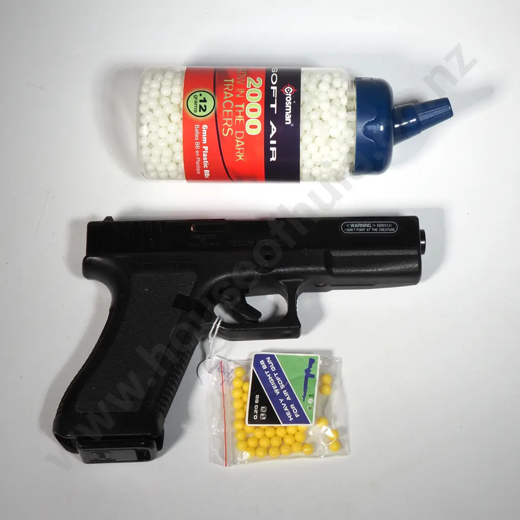 BB Gun Glock 17 Pistol w Ammunition Image 1++