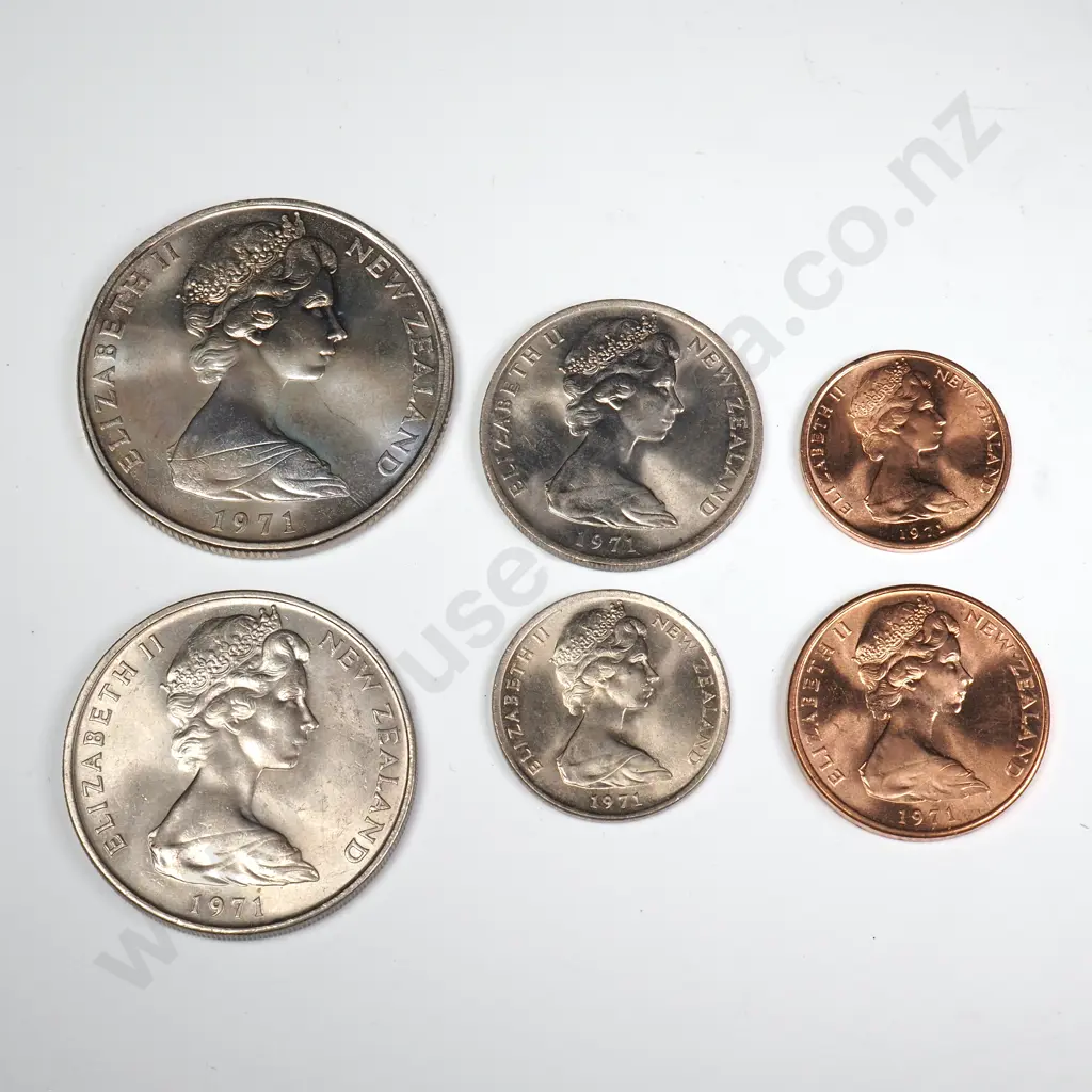 6 X NZ 1971 UNC CIRCULATION COINS 1 – 50 CENTS For sale are six 1971 uncirculated coins from one to fifty cents, each being the circulation type ( 7 in the date having a serif or downward stroke ). The coins found in uncirculated and proof sets have a normal 7. C.C.V. $320. Image 1++