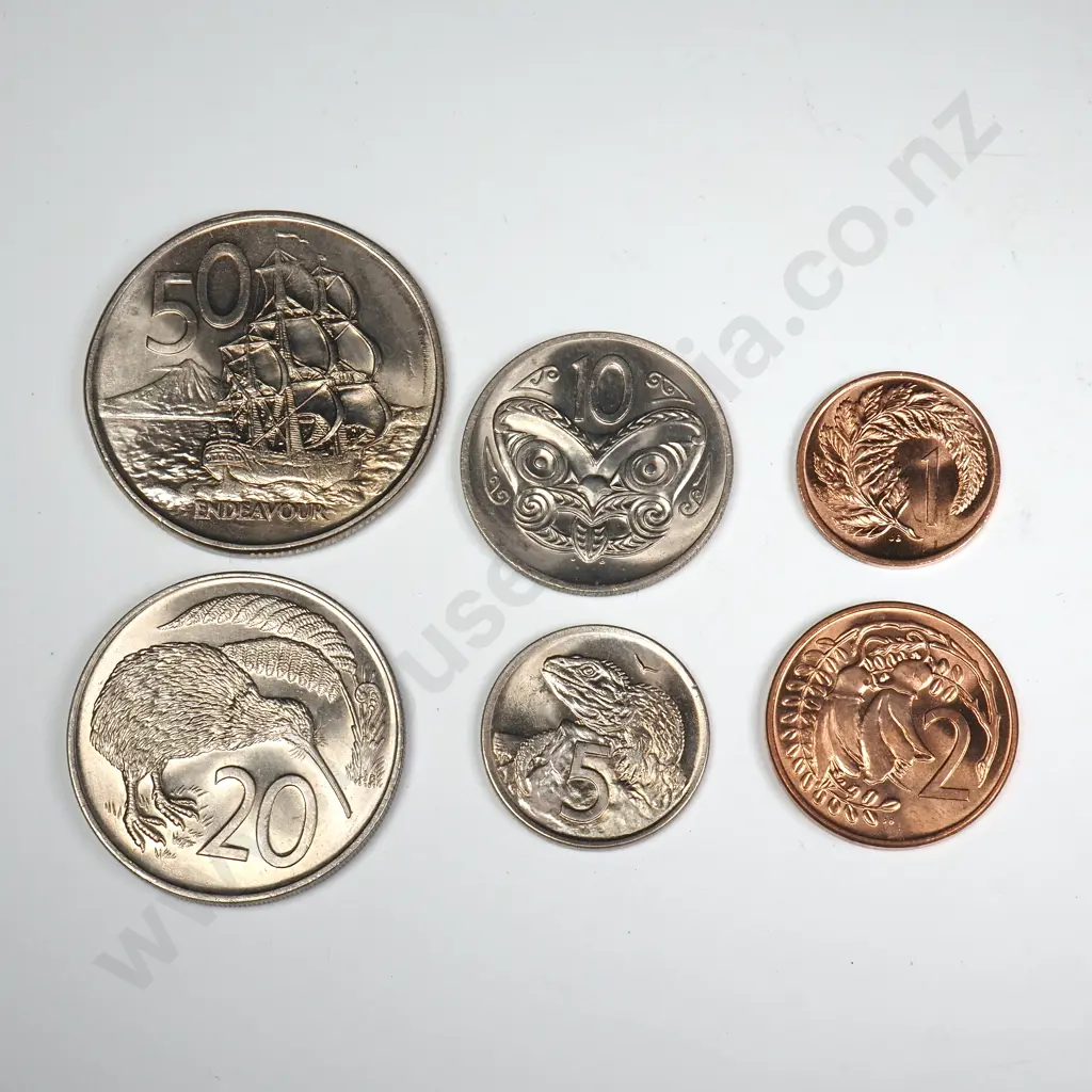 6 X NZ 1971 UNC CIRCULATION COINS 1 – 50 CENTS For sale are six 1971 uncirculated coins from one to fifty cents, each being the circulation type ( 7 in the date having a serif or downward stroke ). The coins found in uncirculated and proof sets have a normal 7. C.C.V. $320. Image 1++