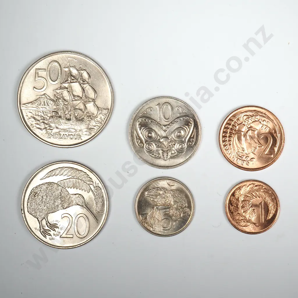 6 X NZ 1971 UNC CIRCULATION COINS 1 – 50 CENTS For sale are six 1971 uncirculated coins from one to fifty cents, each being the circulation type ( 7 in the date having a serif or downward stroke ). The coins found in uncirculated and proof sets have a normal 7. C.C.V. $320. Image 1++