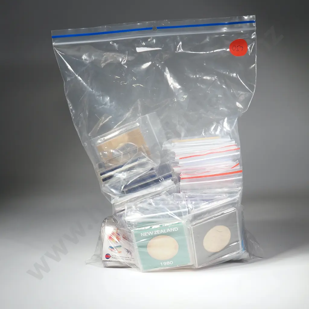50 X LARGE SIZE CASED $1 UNC COINS 2 X COMPLETE SET FROM 1967 TO 1988, THE CASES IN NICE CONDITION Image 1++