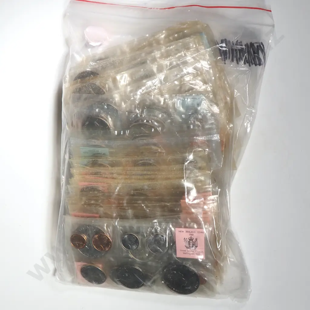 57 X UNCASED UNC & POLISHED COIN SETS – 1967 X 16 PINK LABEL, 1967 X 2 BLUE LABEL, 1968 X 11 PINK LABEL, 1967 X 2 BLUE LABEL, 1969 X 8 PINK LABEL, 1969 X 2 BLUE LABEL, 1970 X 7 PINK LABEL, 1971, 1978 X 2, 1981, 1983, 1986, 1987 Image 1++