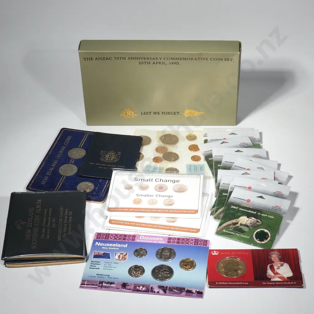 MISC COIN ISSUES – 12 X 2007 UNC TUATARA 10 CENTS COINS ( GREEN AS USUAL ), 2006 UNC QEII $1, 2 X "SOUVENIR COIN ALBUMS" CONTAINING 1ST ISSUE DECIMAL CURRENCY & LAST ISSUE FRACTIONAL CURRENCY, NZ DECIMAL COINS ON BLUE FELT STAND, NZ DECIMEL COINS IN BLUE WALLET, 2 X 1968 POLISHED COIN SETS, 3 X 2006 SMALL CHANGE  SMALLER CHANGE SETS, 1990 ANZAC $5 PROOF PAIR IN BOX, GERMAN TOURIST COIN SET C.2005 Image 1++