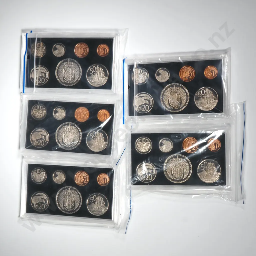 5 X 1971 PROOF COIN SETS, SUPERIOR CASES, C.C.V. $600 Image 1++