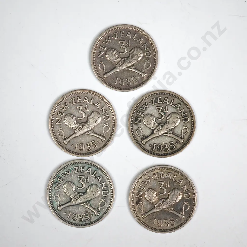 5 X 1933 THREEPENCES, AVERAGE CIRCULATED CONDITION Image 1++