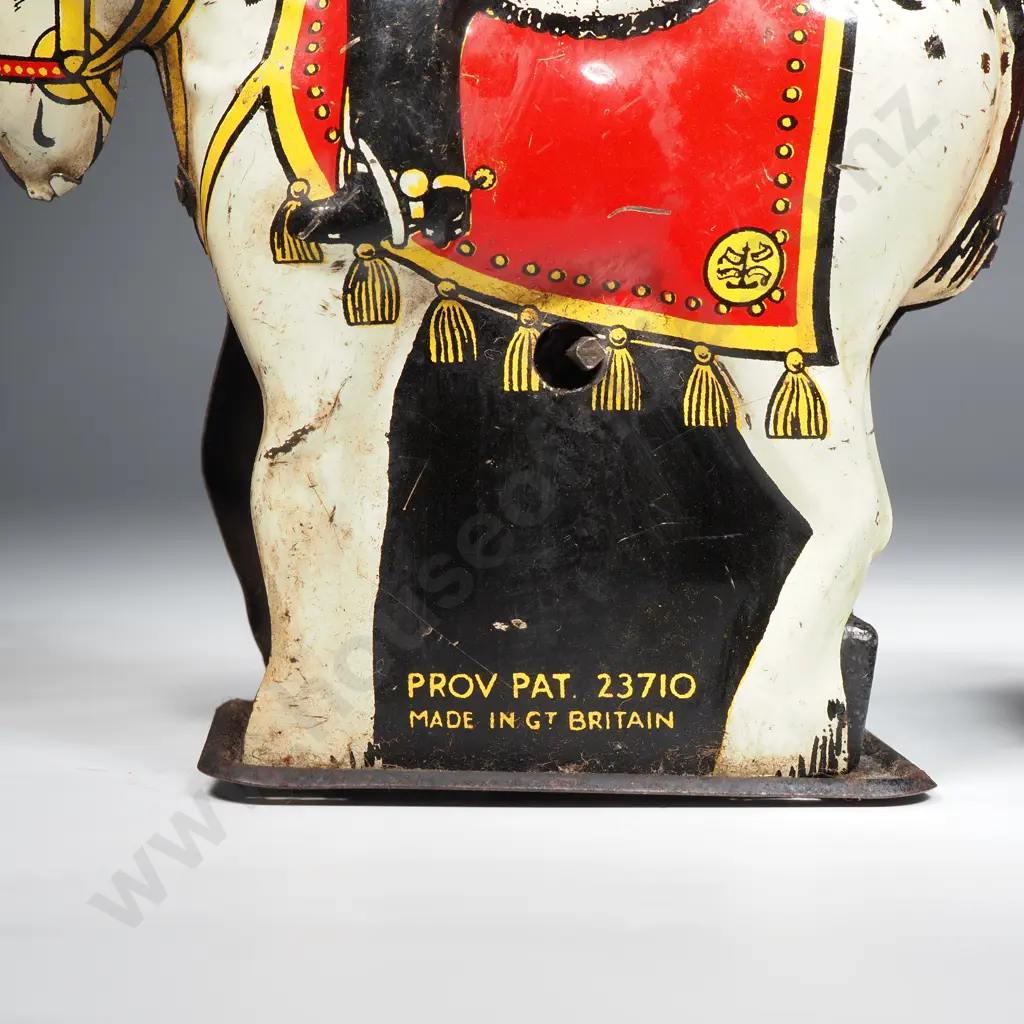 Vintage Tin Plate Wind up Pair of Soldiers on Horses Playing drums Image 1++