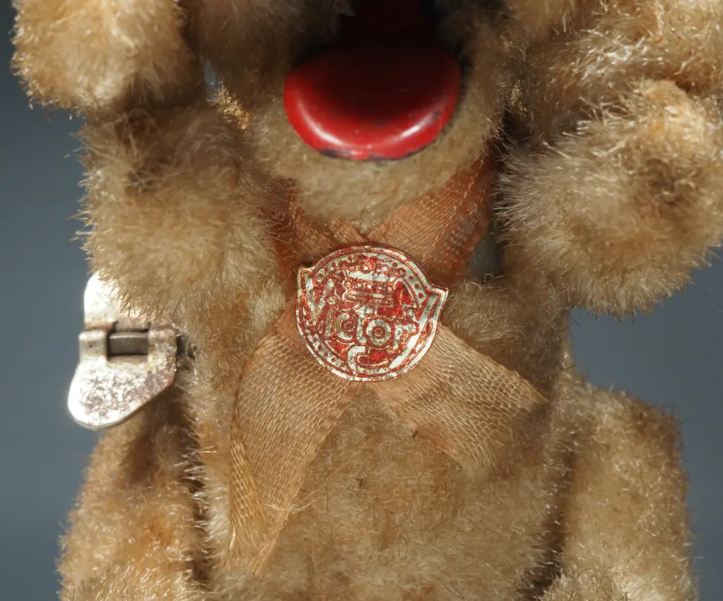 Vintage Wind up Begging Dog Victor Image 1++
