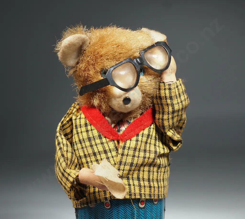 Wind-Up Tin Litho Toy Bruno Spectacle Bear Cleaning His Glasses Image 1++