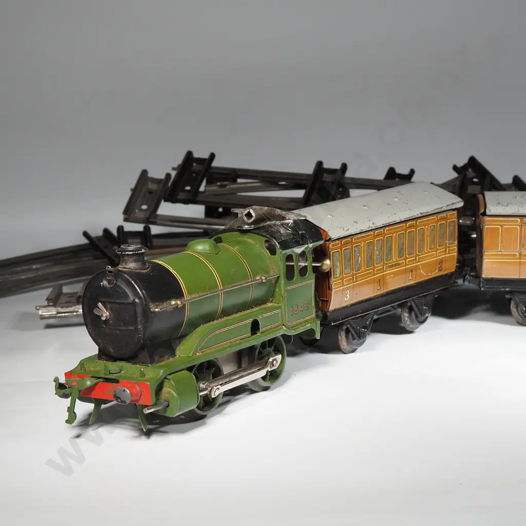 Vintage Hornby Clockwork Locomotive - Two Passenger Coaches and Tender w Tracks Image 1++