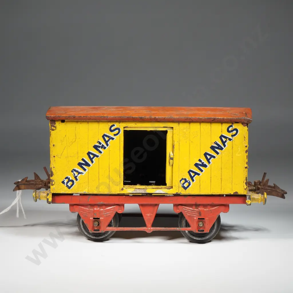Hornby Series - O Guage Fyffes Banana Private Owner Van Image 1++