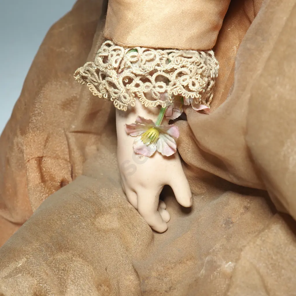 Simon & Halbig China Faced Doll. 117. Pretty Doll w Closed Mouth, Brown Eyes,  Brunette Hair & Original Clothing Image 1++