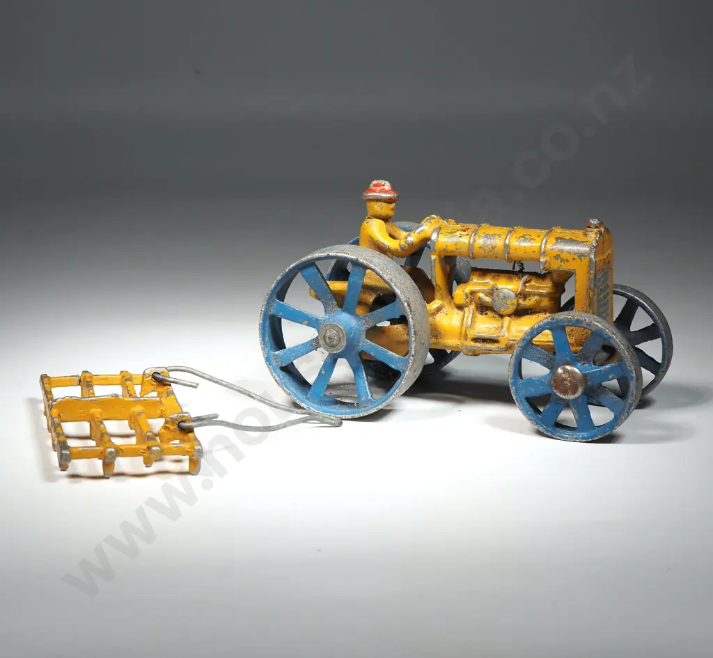 FunHo! - Fordson Tractor No.104 w Landscape Rake Image 1++