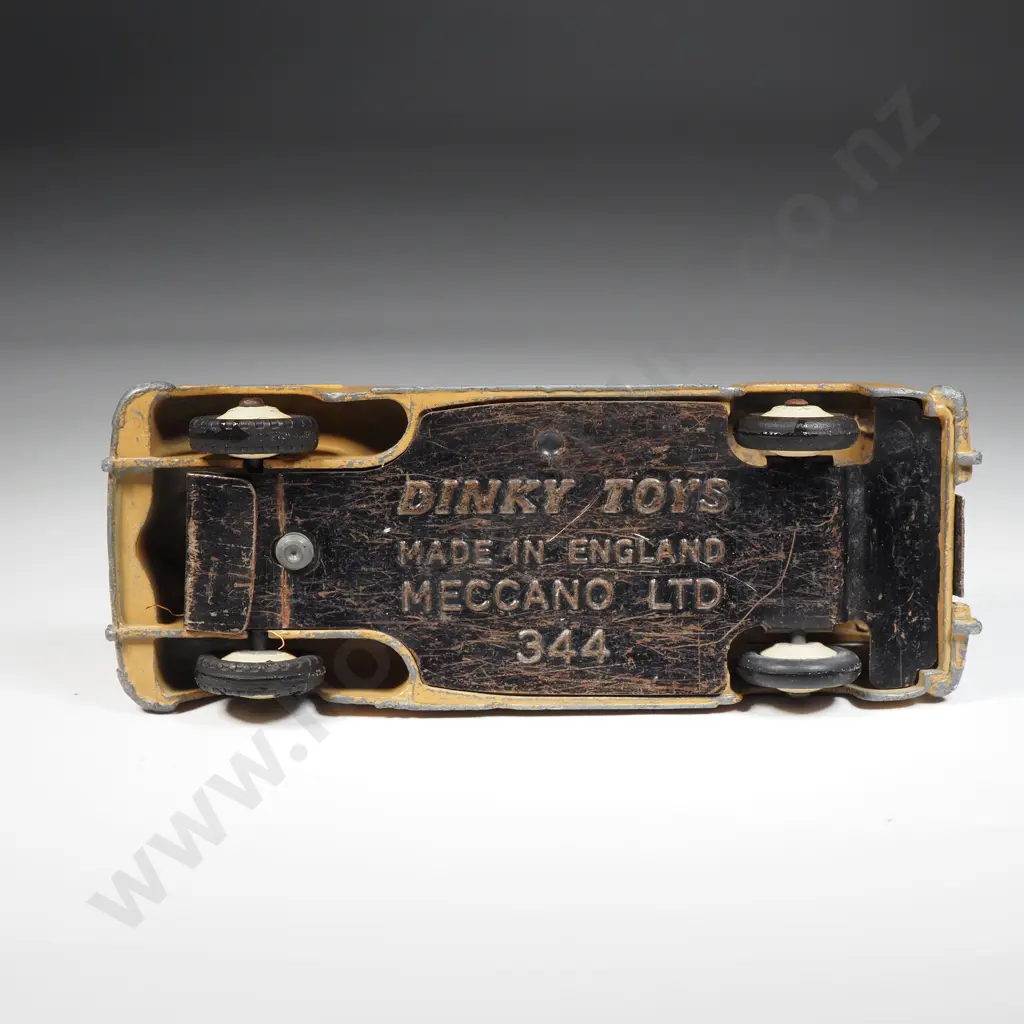 Dinky Toys - Plymouth Woody Station Wagon No. 344 Image 1++