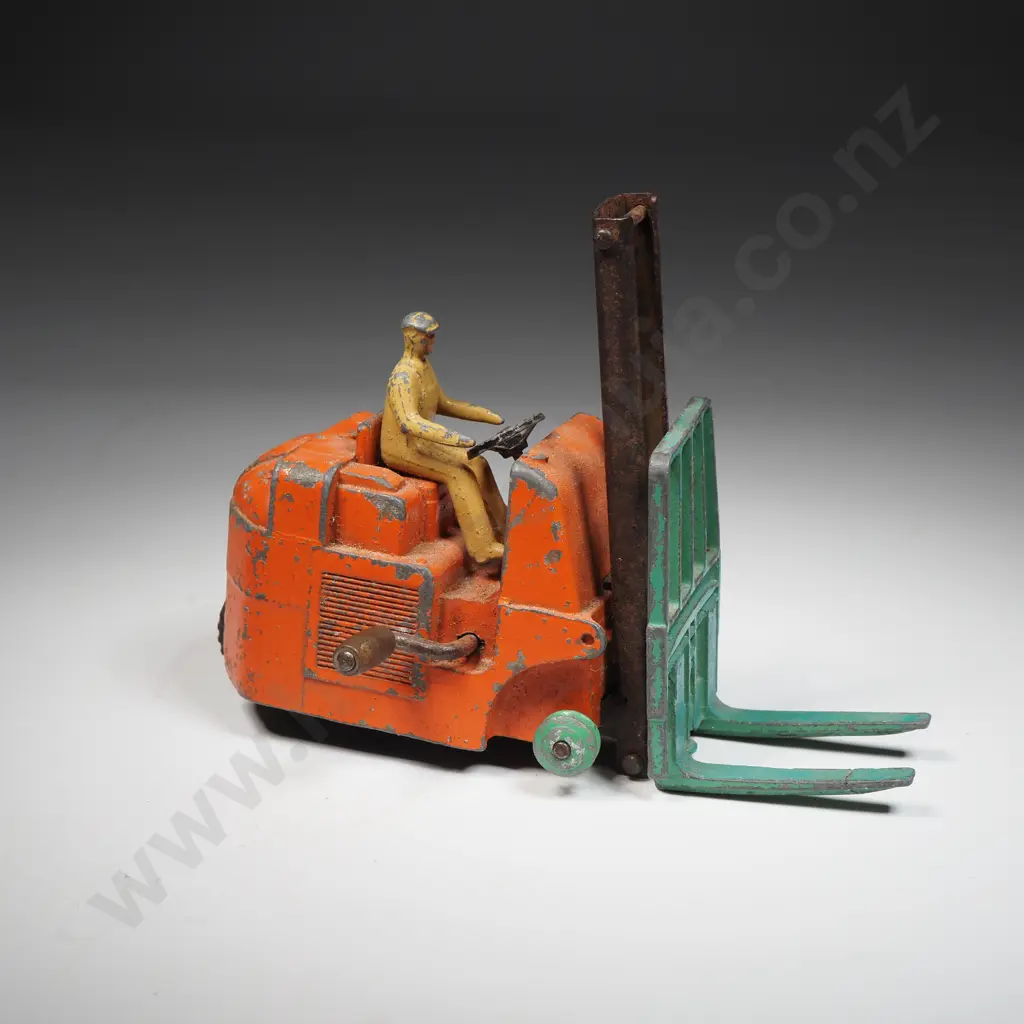 Dinky Lift Truck Image 1++