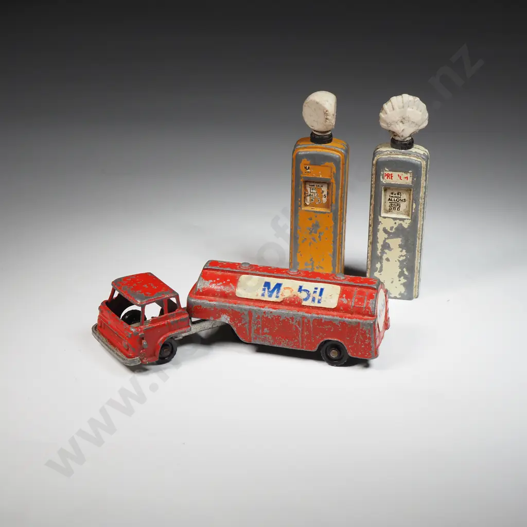 One FunHo! Mobil Tanker Truck & Two Shell Petrol Pumps Image 1++