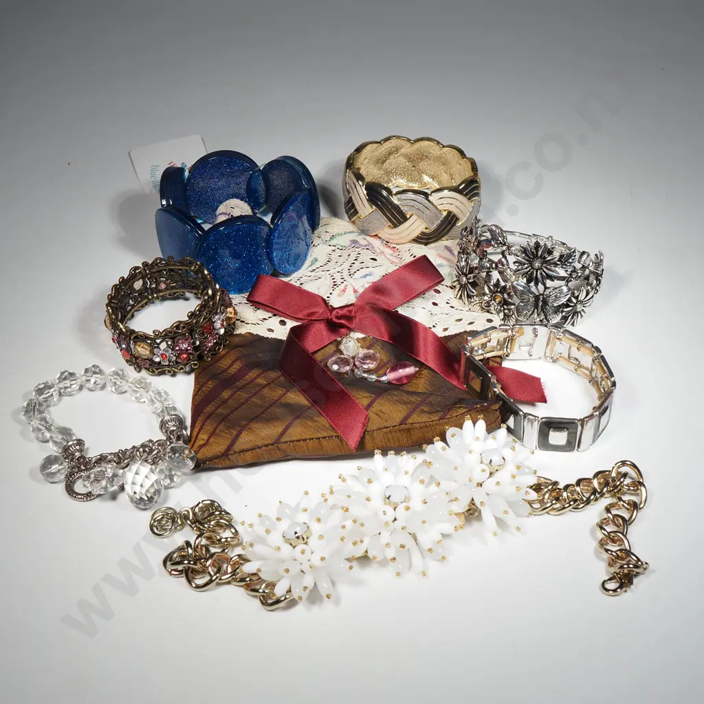 Quantity of Costume Jewellery Bracelets Image 1++