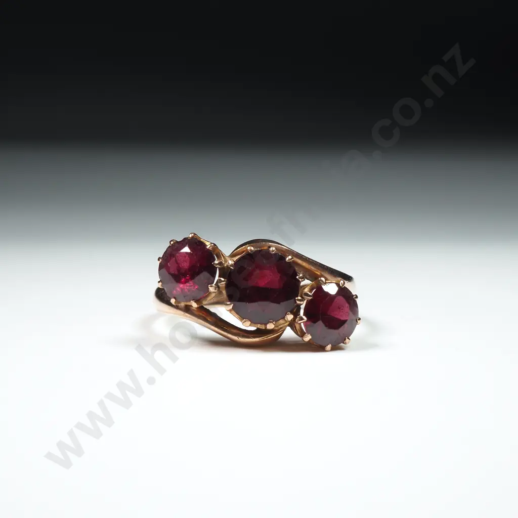 Antique Three Garnet 9ct Gold Ring w English Hallmarks Image 1++