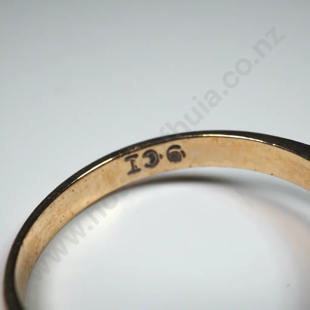 9ct Gold Garnet Ring Image 1++
