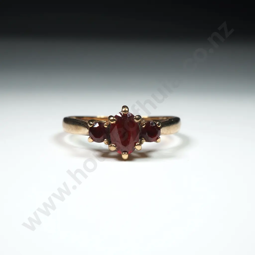 9ct Gold Garnet Ring Image 1++