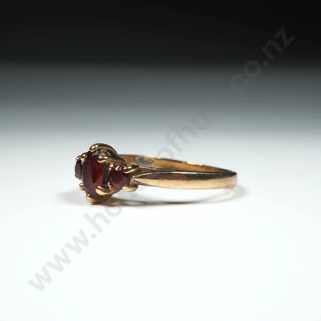 9ct Gold Garnet Ring Image 1++