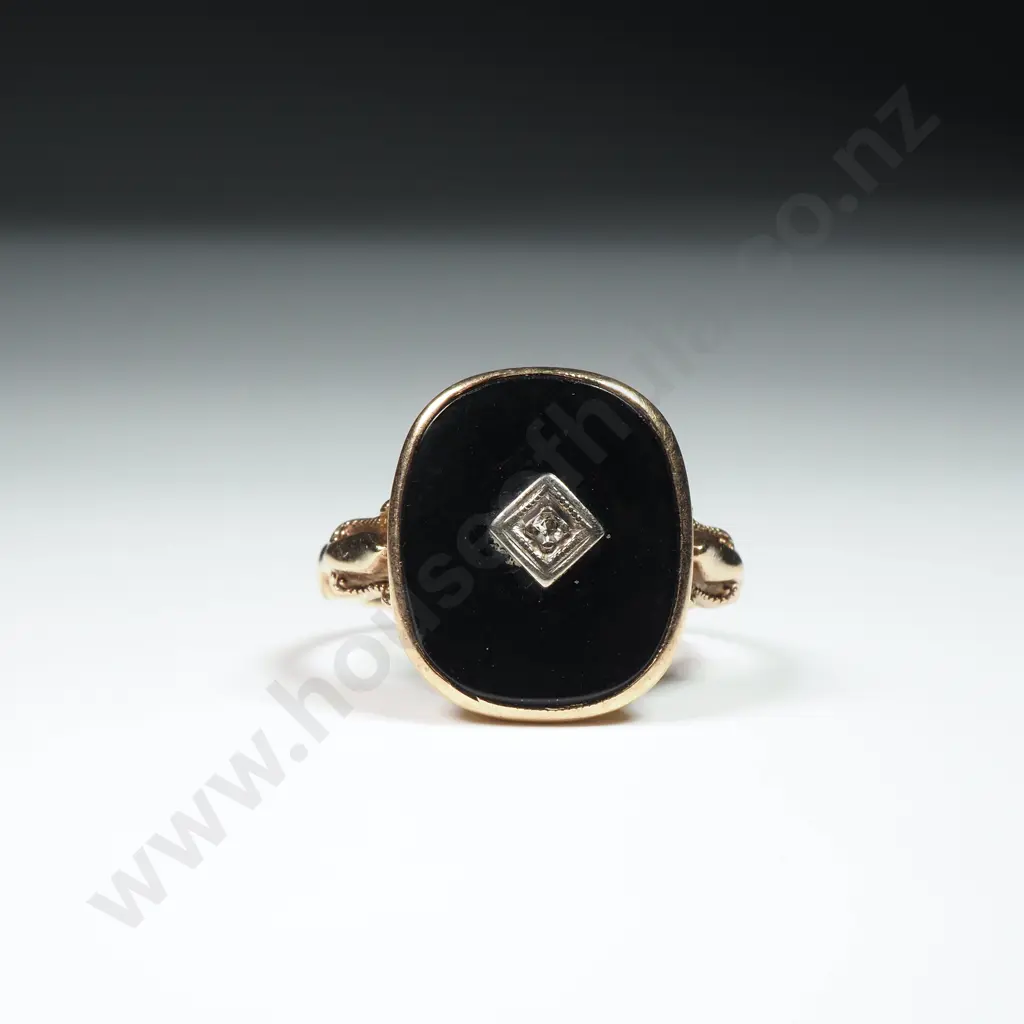 Vintage 9ct Gold Diamond Onyx Signet Ring Image 1++