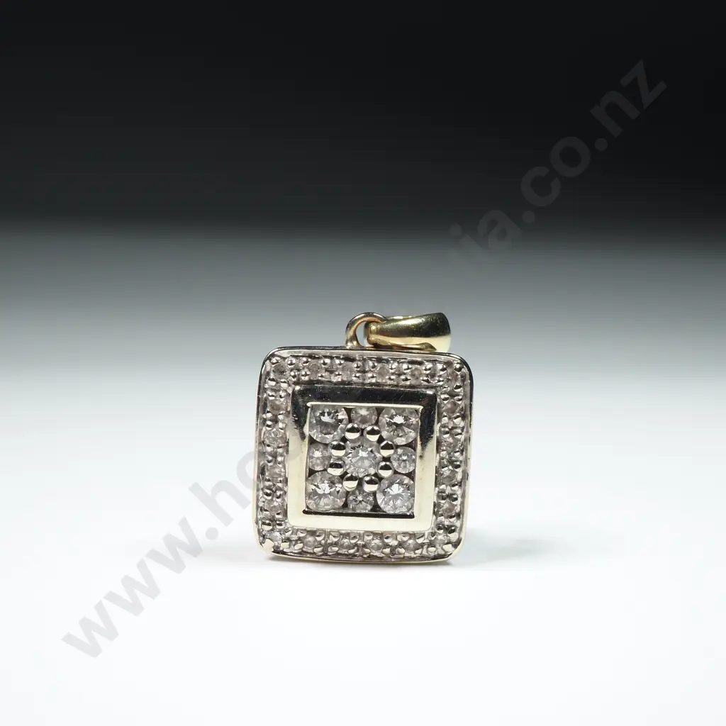18ct Gold Diamond Cluster Pendant Image 1++
