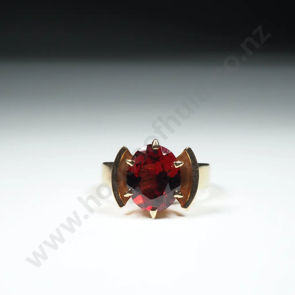 9ct Gold Modernist Dress Ring set w Garnet Image 1++