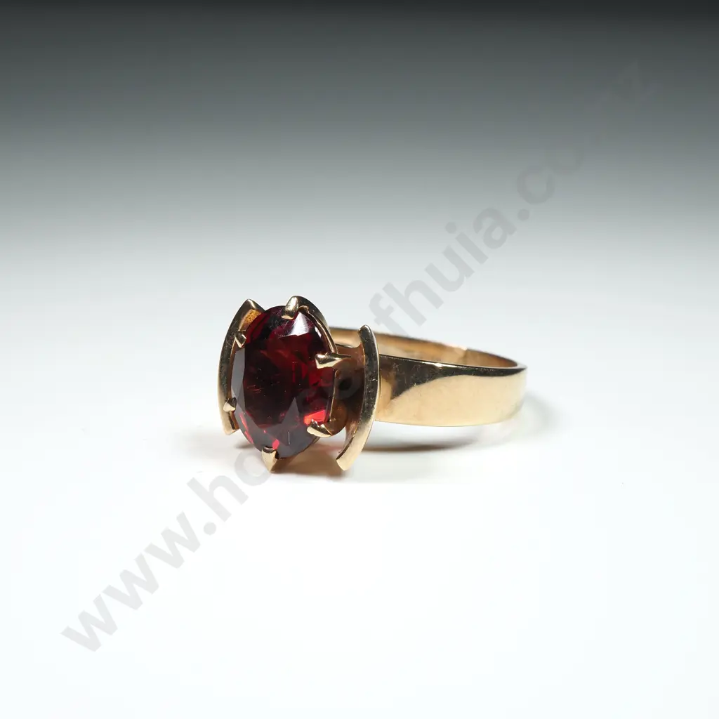 9ct Gold Modernist Dress Ring set w Garnet Image 1++