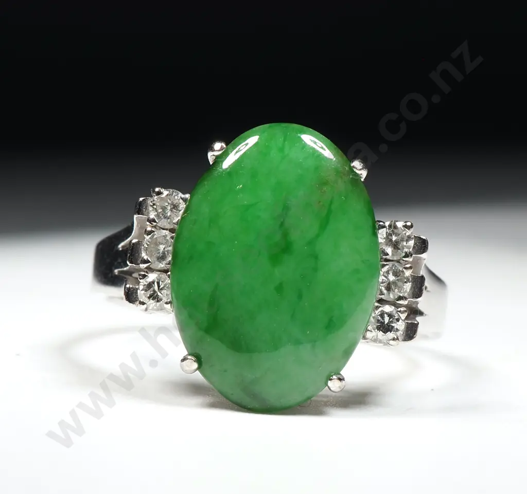 Vintage 14ct White Gold Chinese Jade & Diamond Ring Image 1++