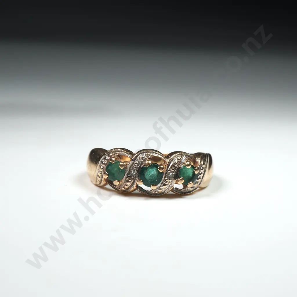 9ct Gold Green Gem Ring Image 1++