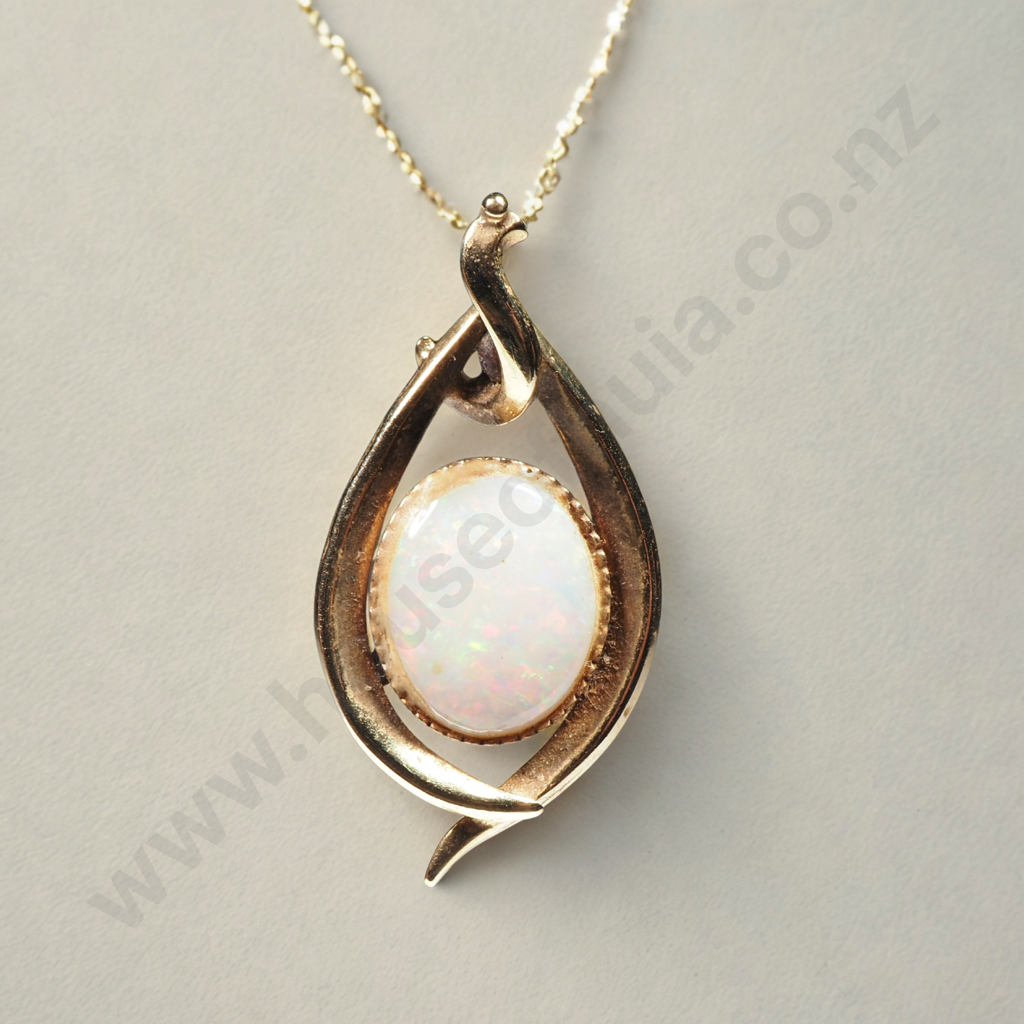 9ct Gold Modernist Pendant Image 1++