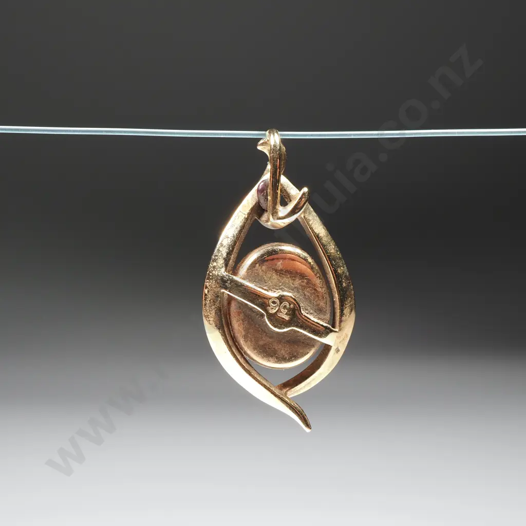 9ct Gold Modernist Pendant Image 1++