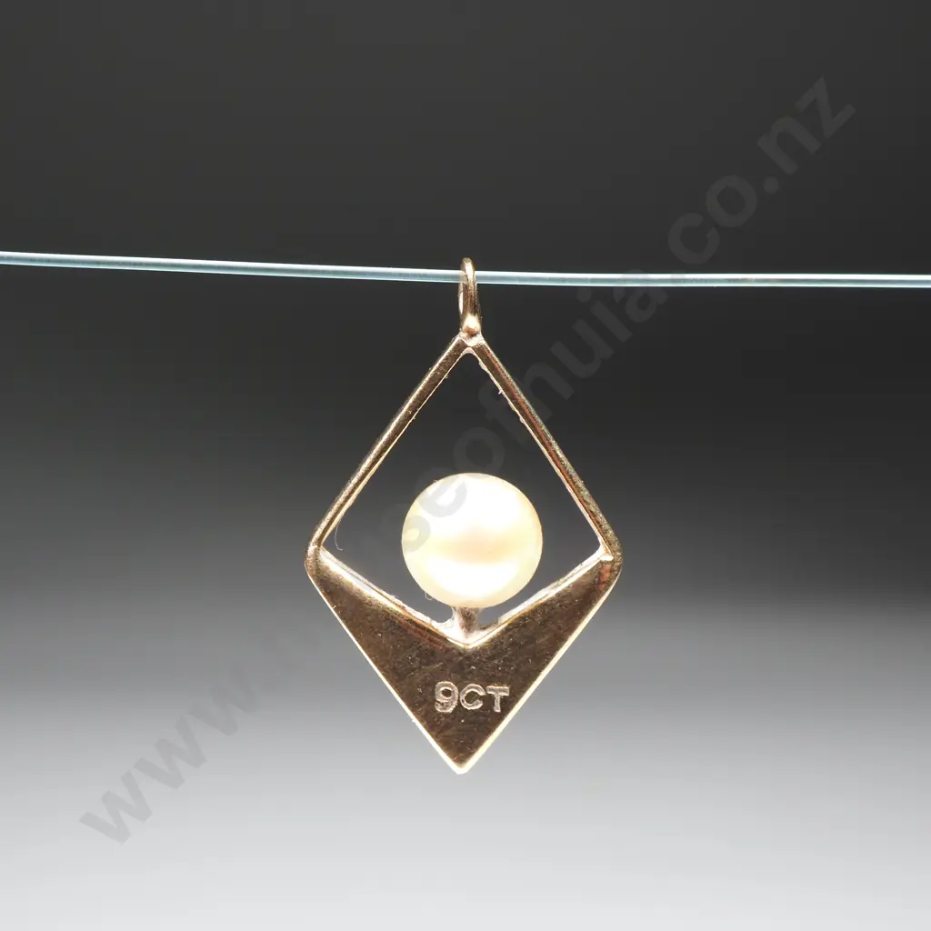 9ct Gold Pearl Pendant Image 1++