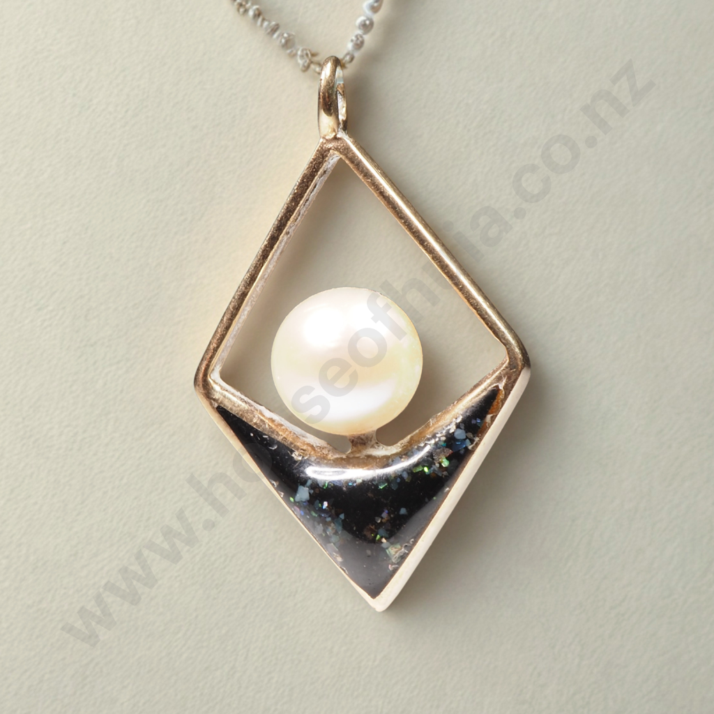 9ct Gold Pearl Pendant Image 1++