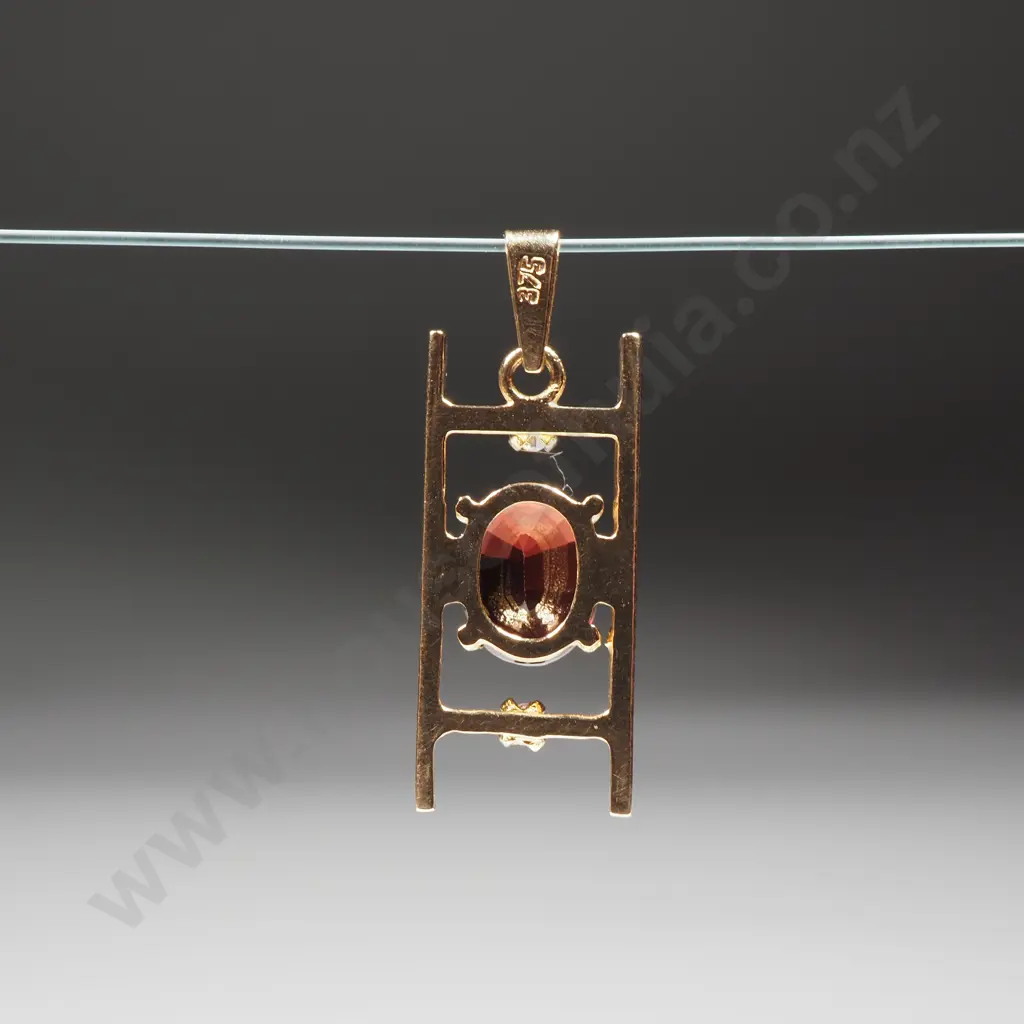 9ct Gold Gem Set Pendant Image 1++
