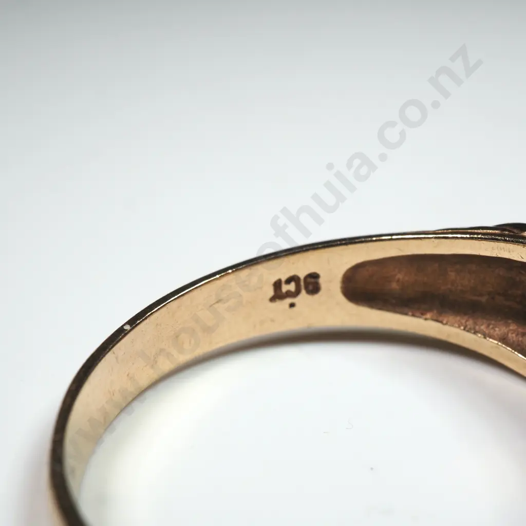 9ct Gold Three Purple Stone Ring Image 1++