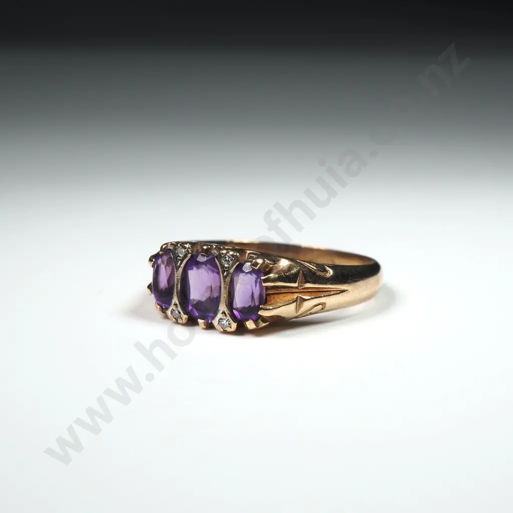 9ct Gold Three Purple Stone Ring Image 1++