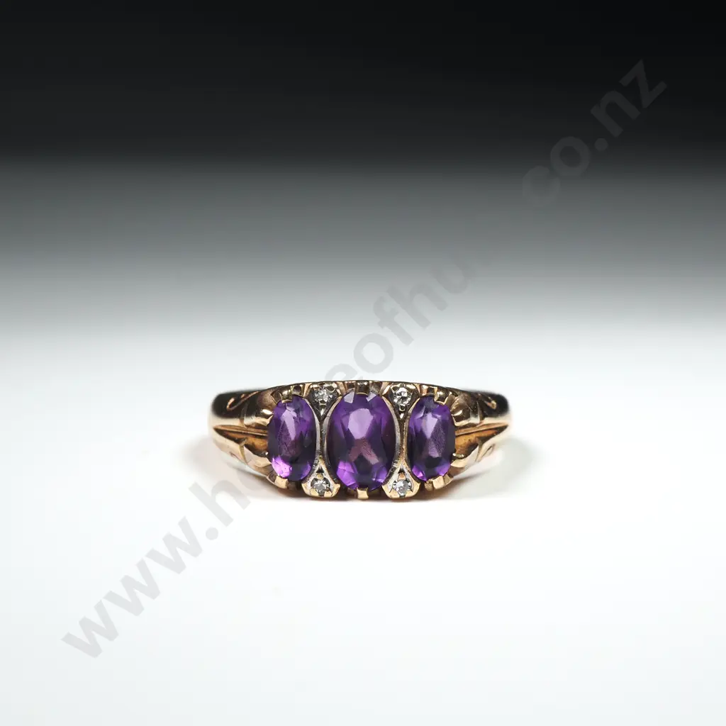 9ct Gold Three Purple Stone Ring Image 1++