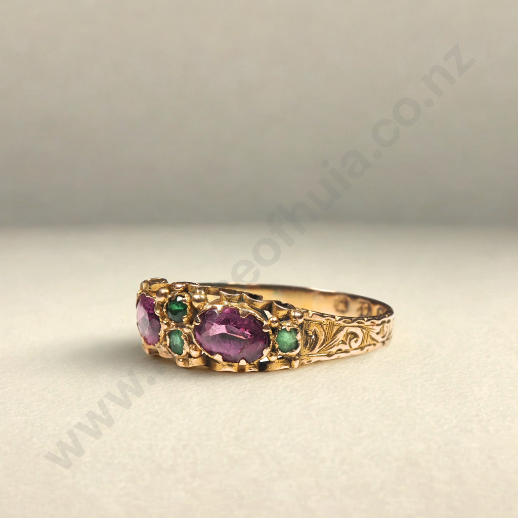 Exquisite 15ct Gold Emerald & Garnet Ring Image 1++