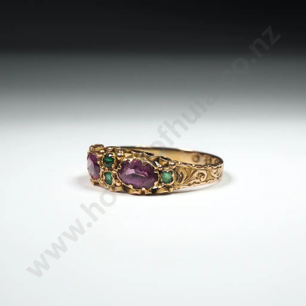 Exquisite 15ct Gold Emerald & Garnet Ring Image 1++