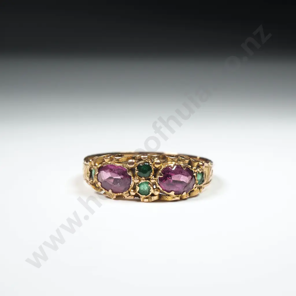 Exquisite 15ct Gold Emerald & Garnet Ring Image 1++