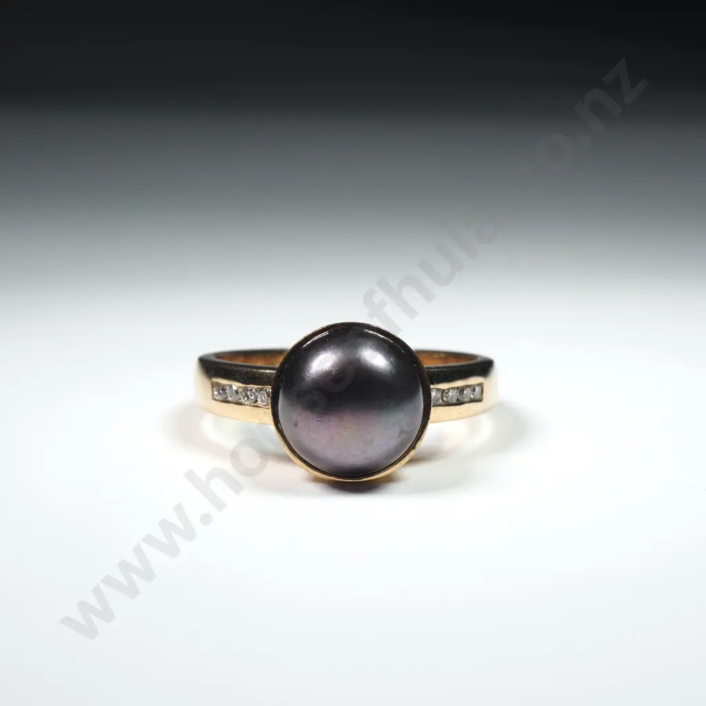 Impressive 9ct Gold, Pearl & Diamond Ring Image 1++